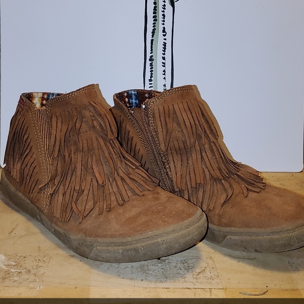 Moccasin shoes